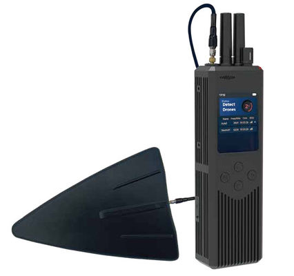 Handheld Drone Detection and Direction Finder με drone που ανιχνεύει απόσταση έως και 800 μέτρα